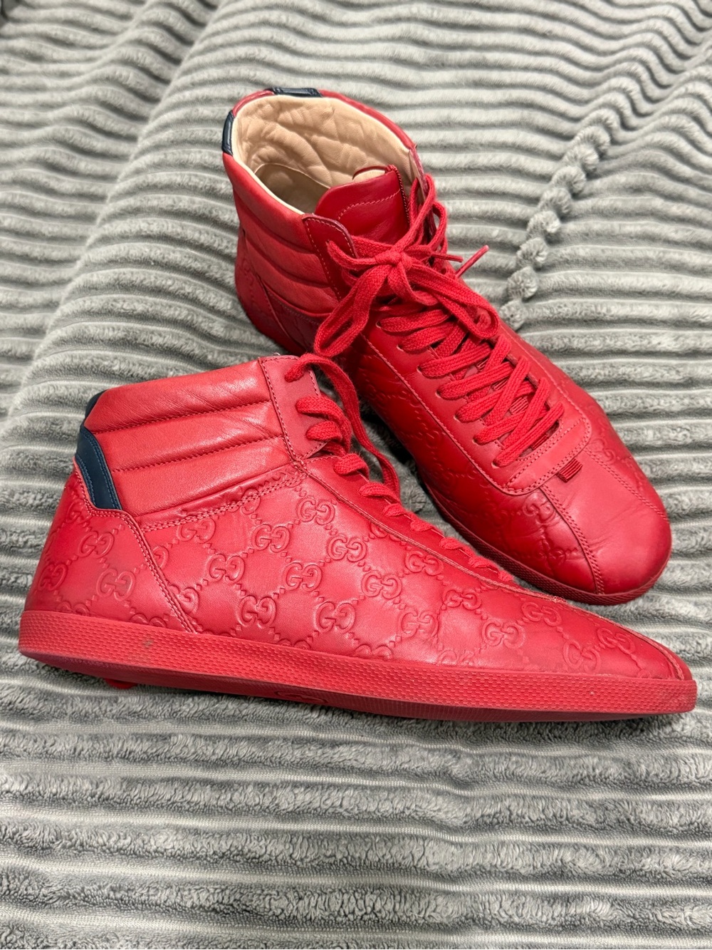 100% Authentic Gucci Red Men's High-Top Embossed Leather Sneakers - Picture 2 of 7